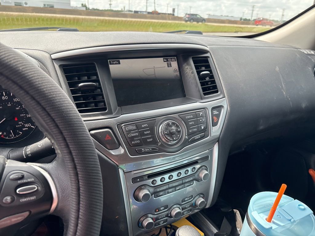 Used 2020 Nissan Pathfinder SL FWD image 2