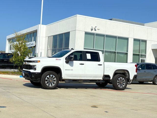 Used 2025 Chevrolet Silverado 2500 Custom w/ Custom Value Package AWD/4WD image 2