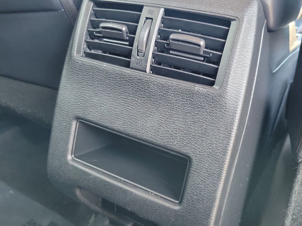 Used 2023 Mitsubishi Outlander SE image 25