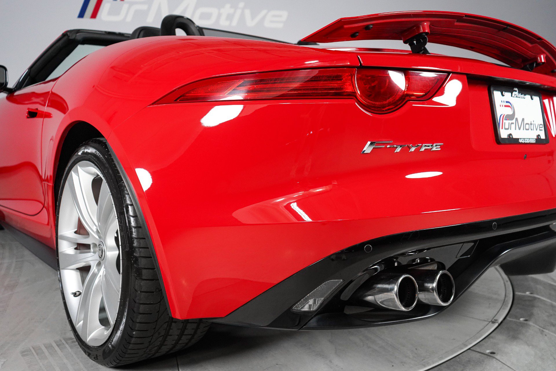 Used 2014 Jaguar F-TYPE S RWD image 11