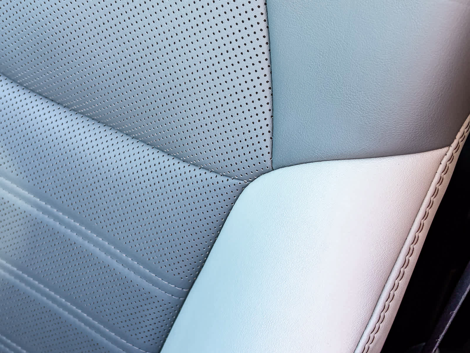 Used 2022 Toyota RAV4 Limited image 25