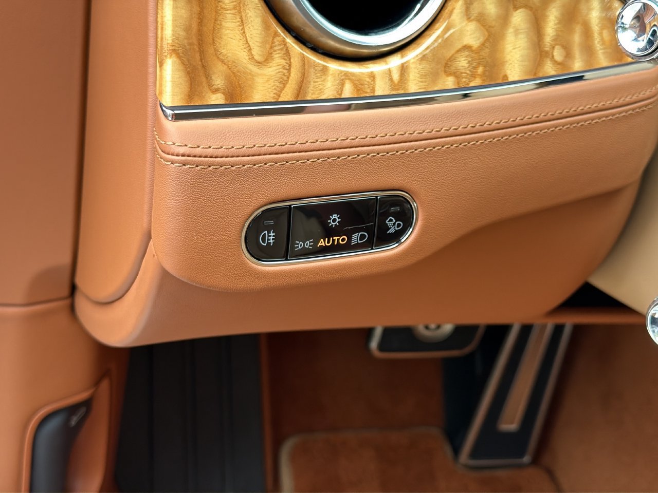 Certified 2023 Bentley Continental GT V8 AWD/4WD image 23