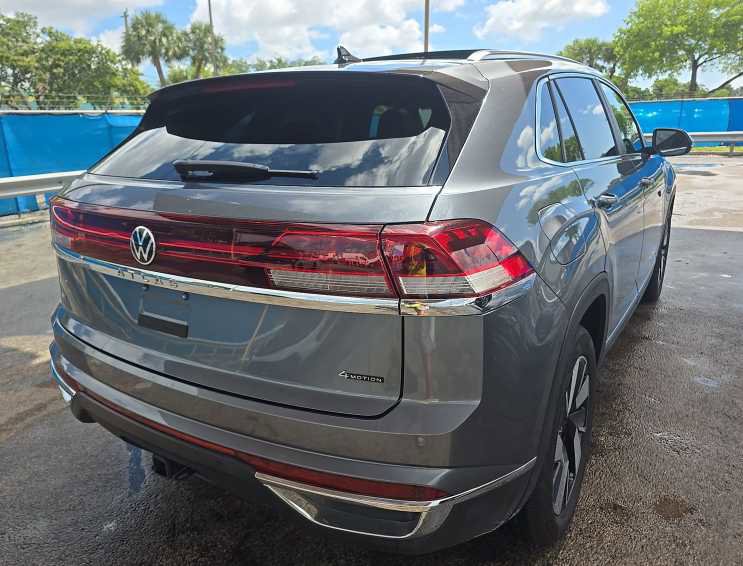 Used 2025 Volkswagen Atlas Cross Sport SEL AWD/4WD image 3