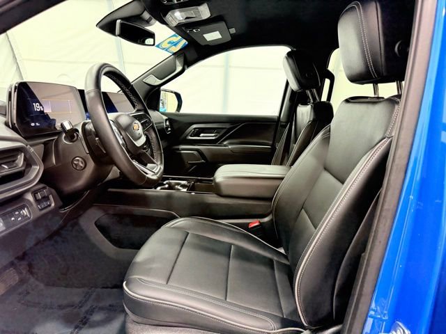 Used 2025 Chevrolet Silverado EV LT image 13