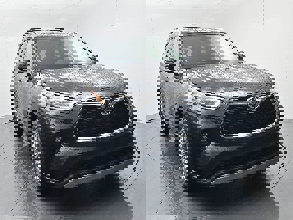 New 2026 Toyota Highlander Platinum image 2