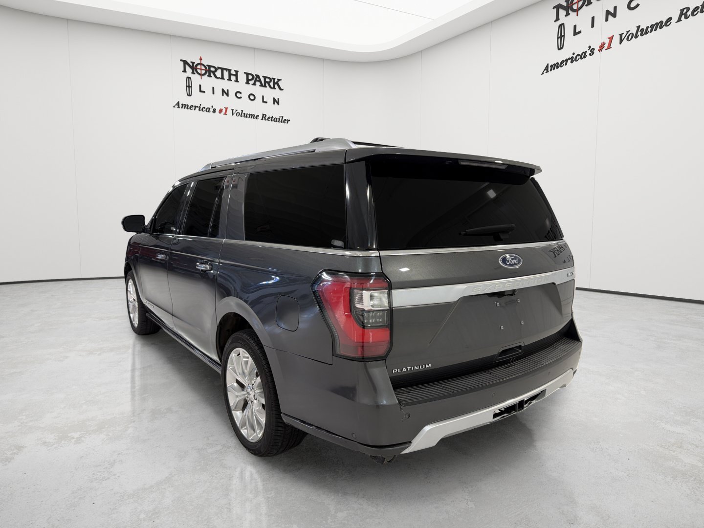 Used 2018 Ford Expedition Max Platinum RWD image 3