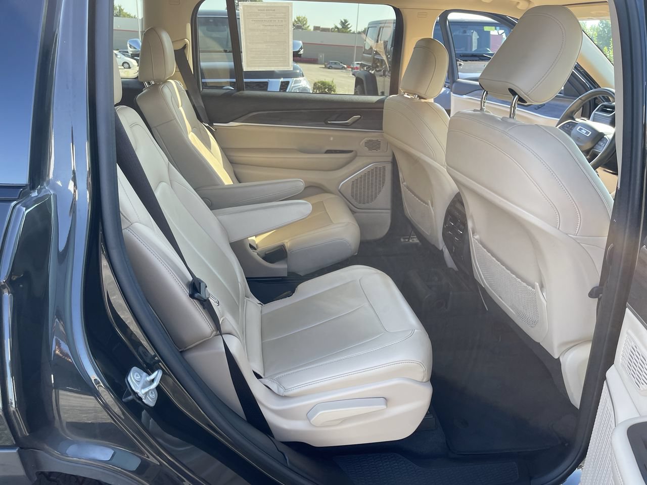 Used 2022 Jeep Grand Cherokee L Limited AWD/4WD image 27