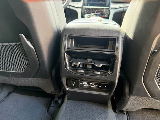 Used 2023 Jeep Grand Cherokee Limited image 16