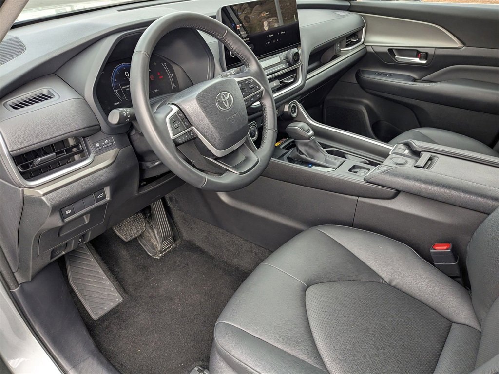 Used 2025 Toyota Grand Highlander AWD image 20