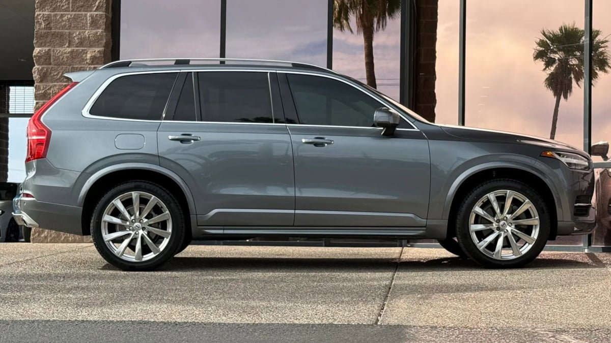 Used 2016 Volvo XC90 T6 Momentum w/ Momentum Plus Package AWD/4WD image 15