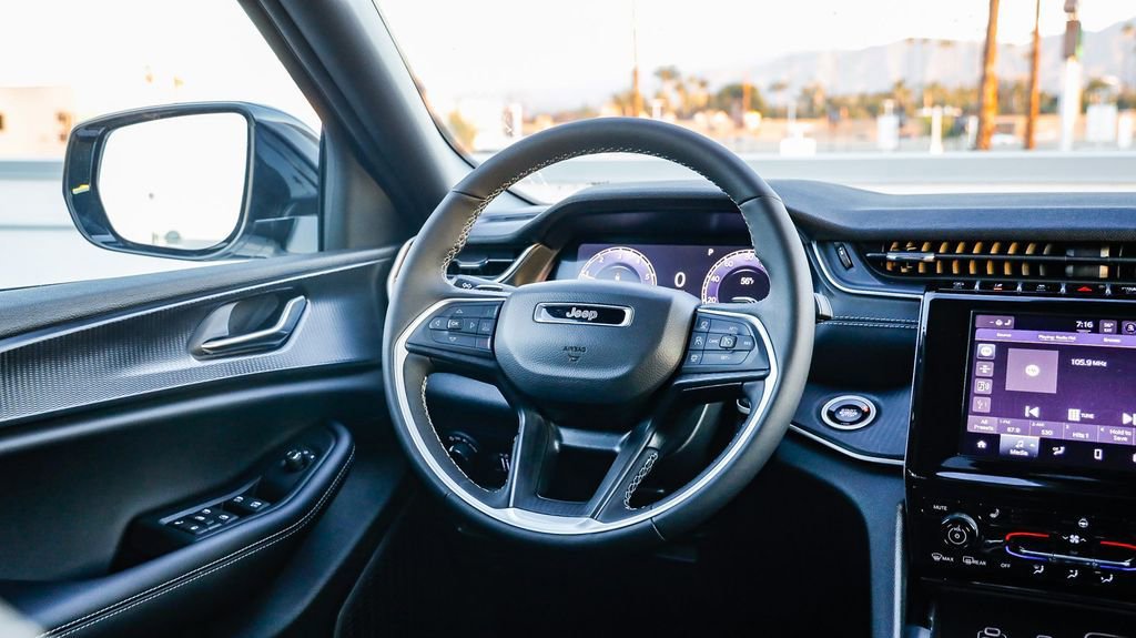 New 2025 Jeep Grand Cherokee L Altitude image 16