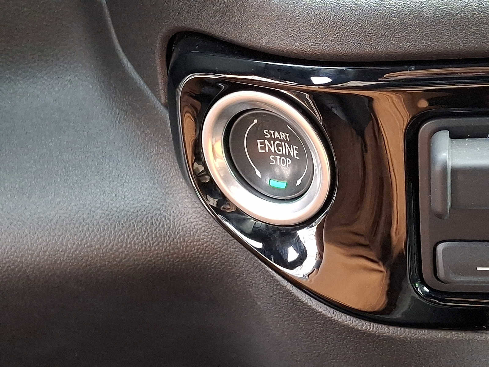 Used 2023 GMC Sierra 1500 Elevation w/ Preferred Package image 23