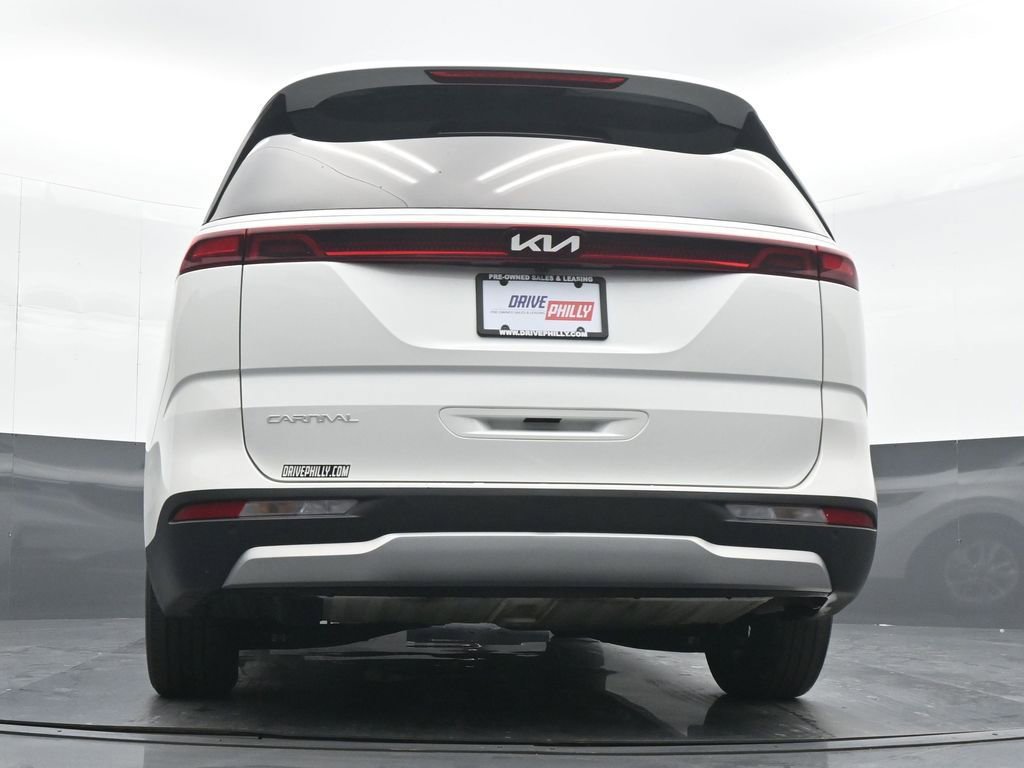 Used 2024 Kia Carnival LX FWD image 20