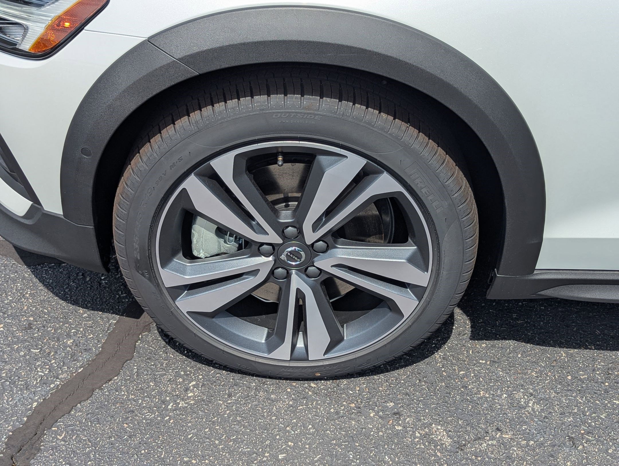 New 2026 Volvo V60 B5 Cross Country Plus w/ Protection Package Premier image 25