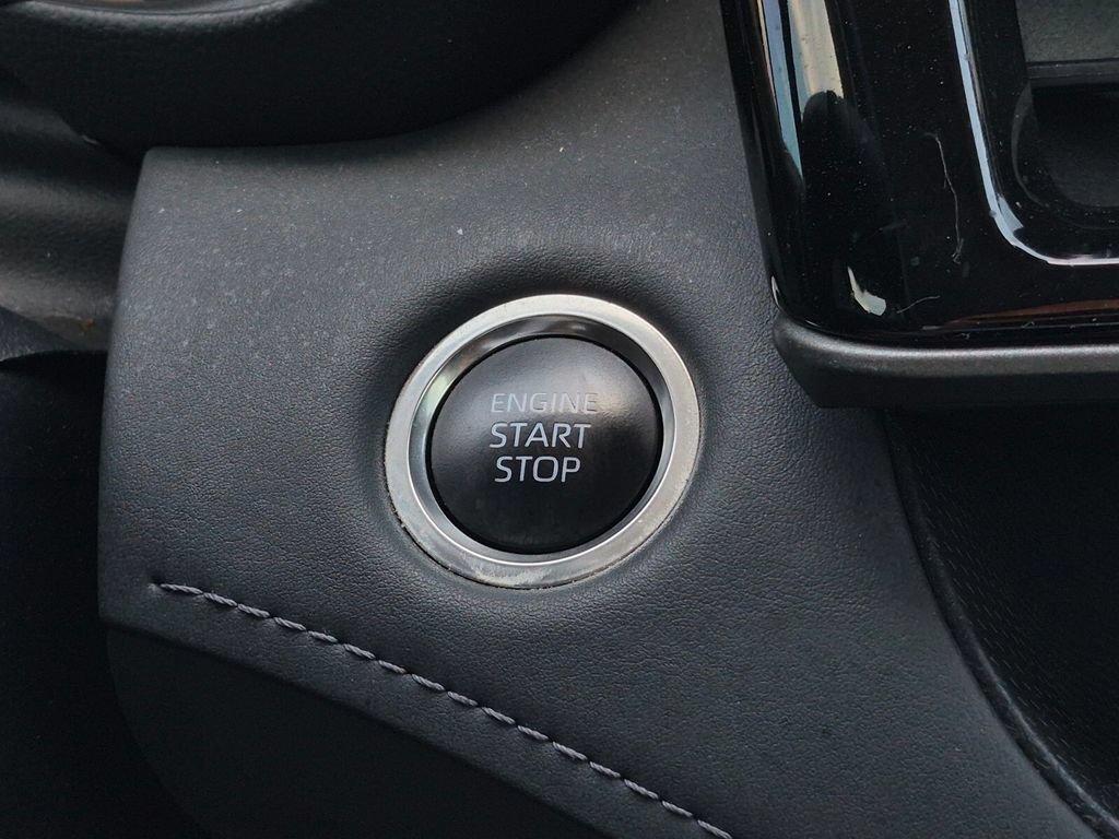 Used 2025 Toyota Highlander LE FWD image 26