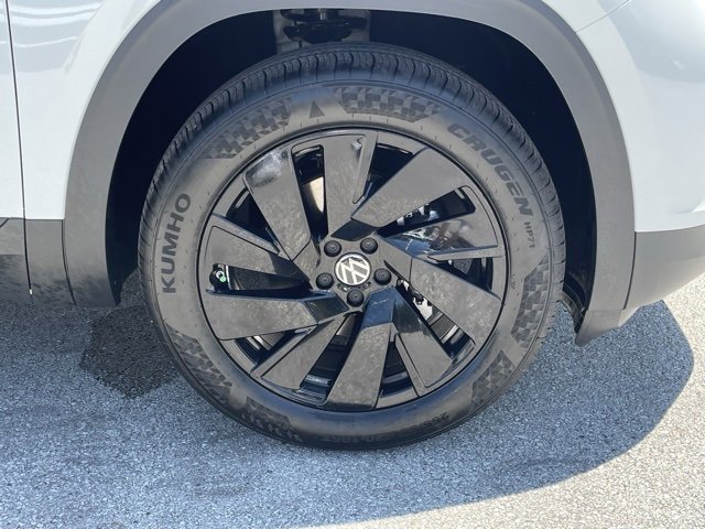 New 2025 Volkswagen Atlas SE image 30