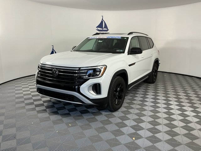 Used 2024 Volkswagen Atlas Peak Edition SE AWD/4WD image 3