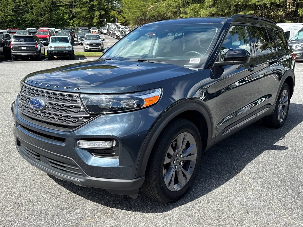 Used 2024 Ford Explorer XLT w/ Equipment Group 202A AWD/4WD video 3