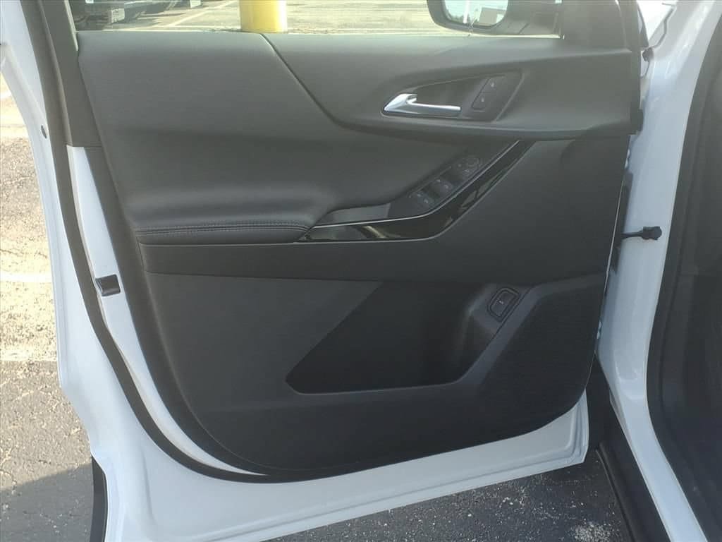 New 2027 Chevrolet Equinox LT w/ Convenience Package II FWD image 14