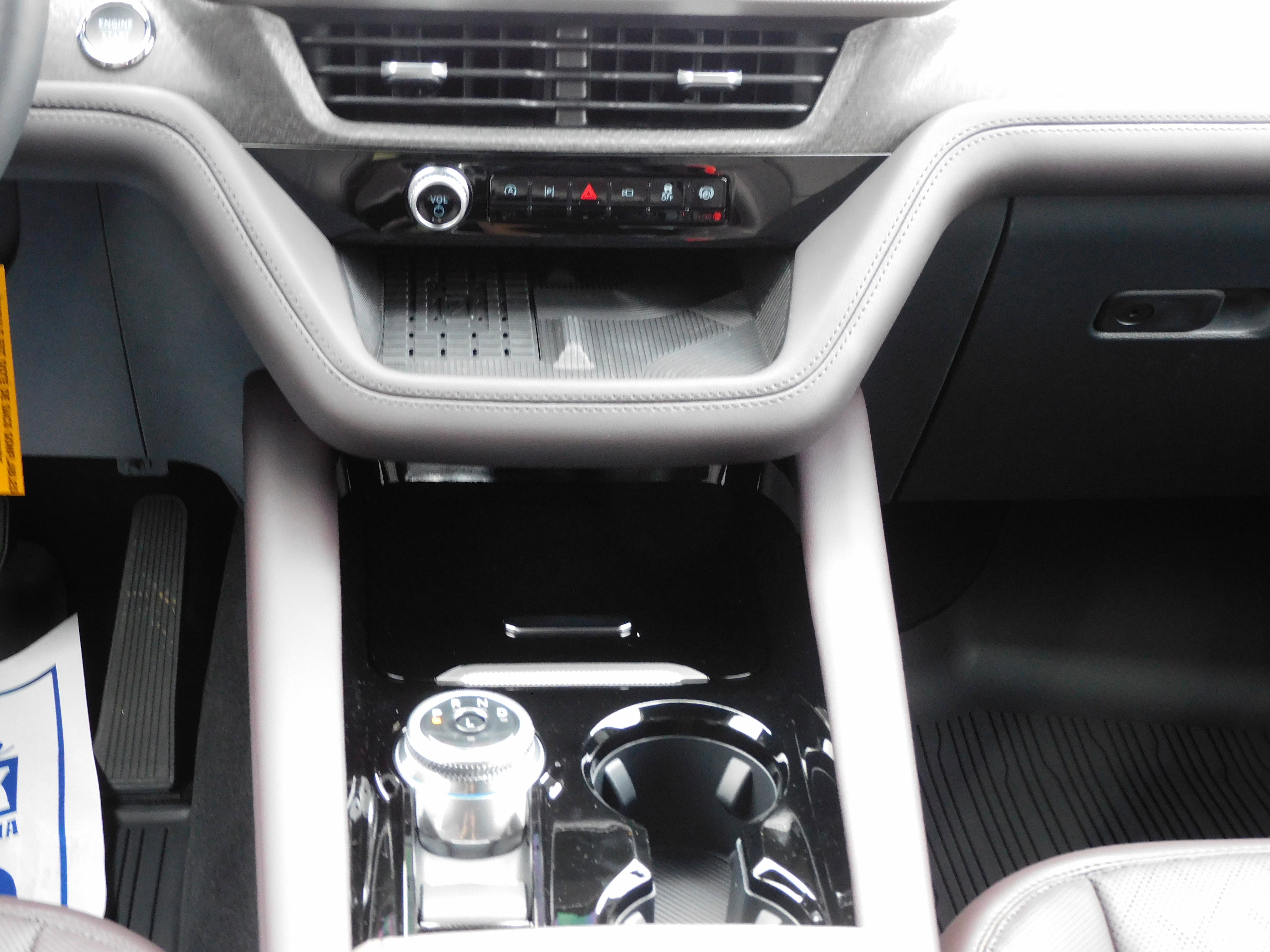 New 2025 Ford Explorer Platinum image 17