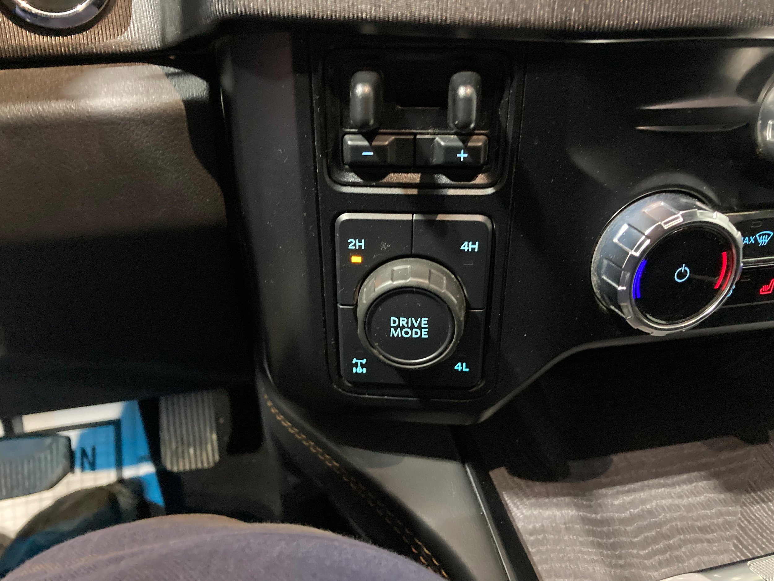 Used 2023 Ford F350 Platinum AWD/4WD image 34