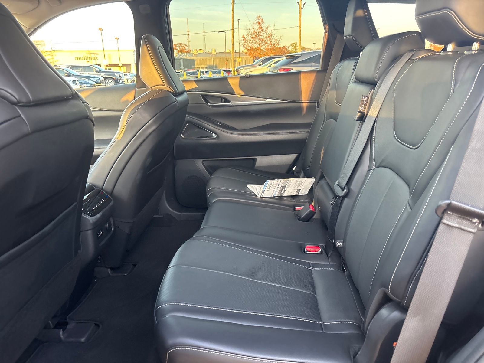 Used 2022 INFINITI QX60 Luxe w/ Performance Audio Package image 25