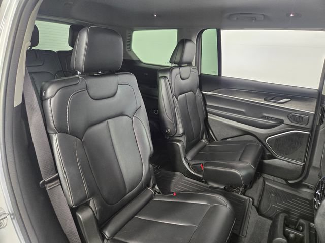 Used 2022 Jeep Grand Cherokee L Limited AWD/4WD image 17