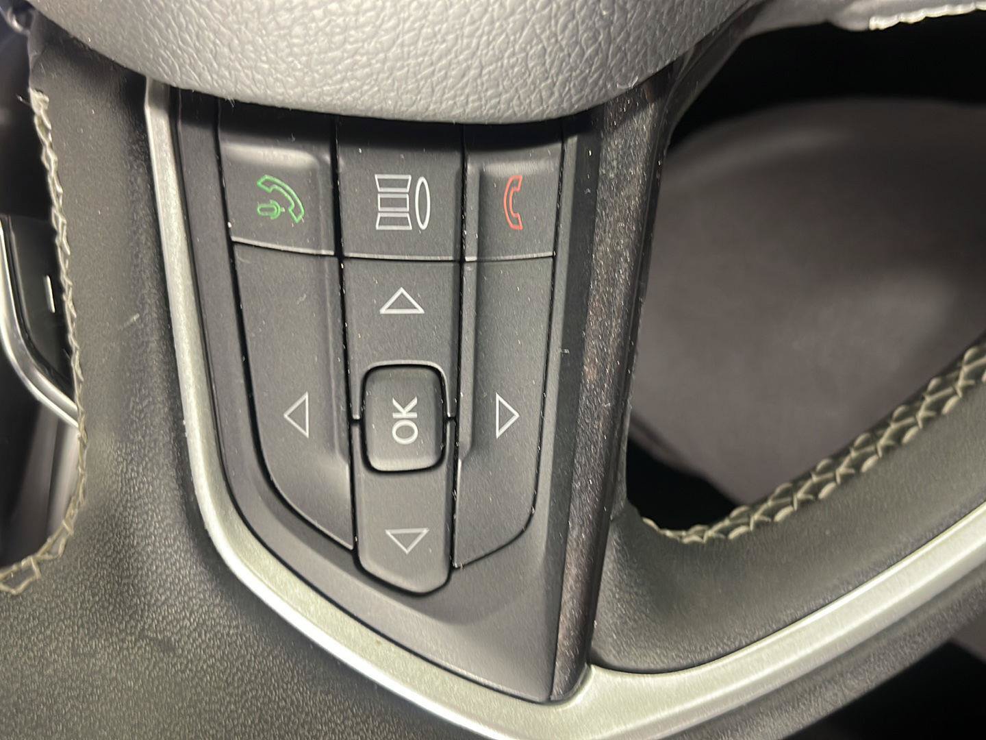 Used 2023 Jeep Grand Cherokee Laredo AWD/4WD image 35
