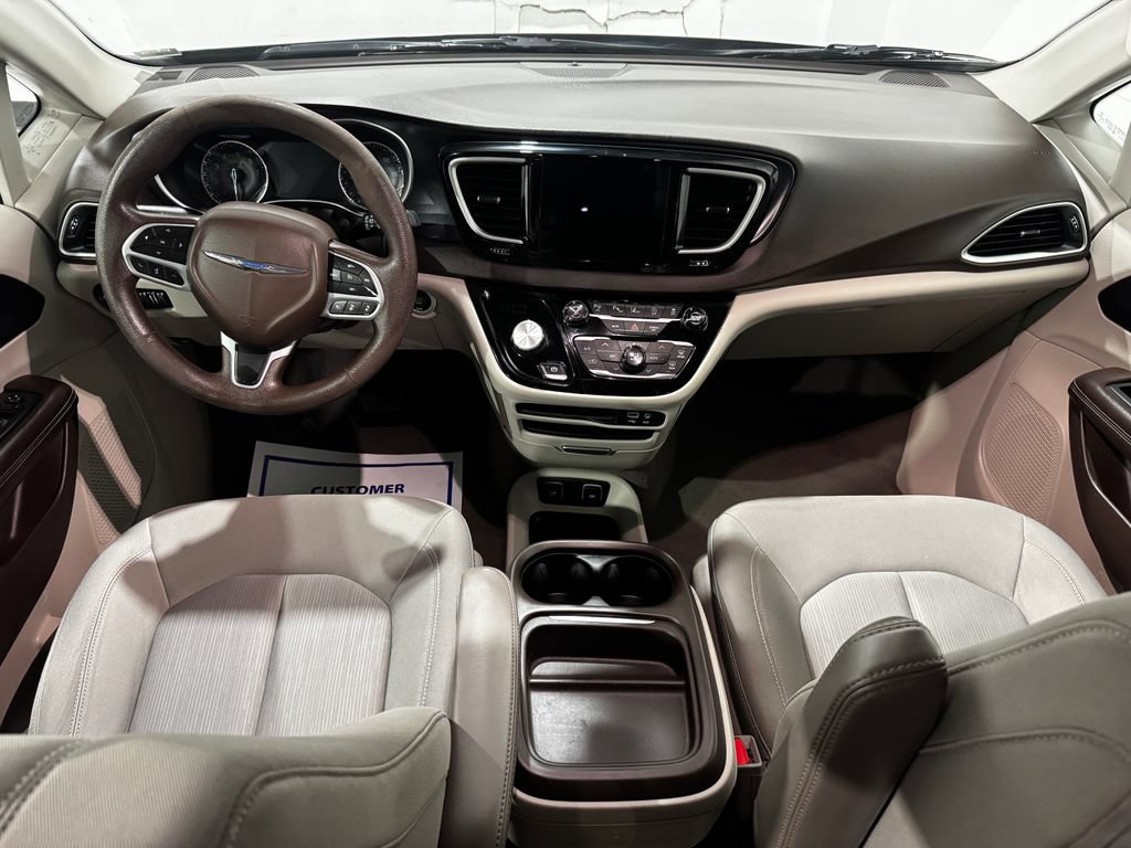 Used 2020 Chrysler Pacifica Touring w/ Advanced Safetytec Group FWD image 33