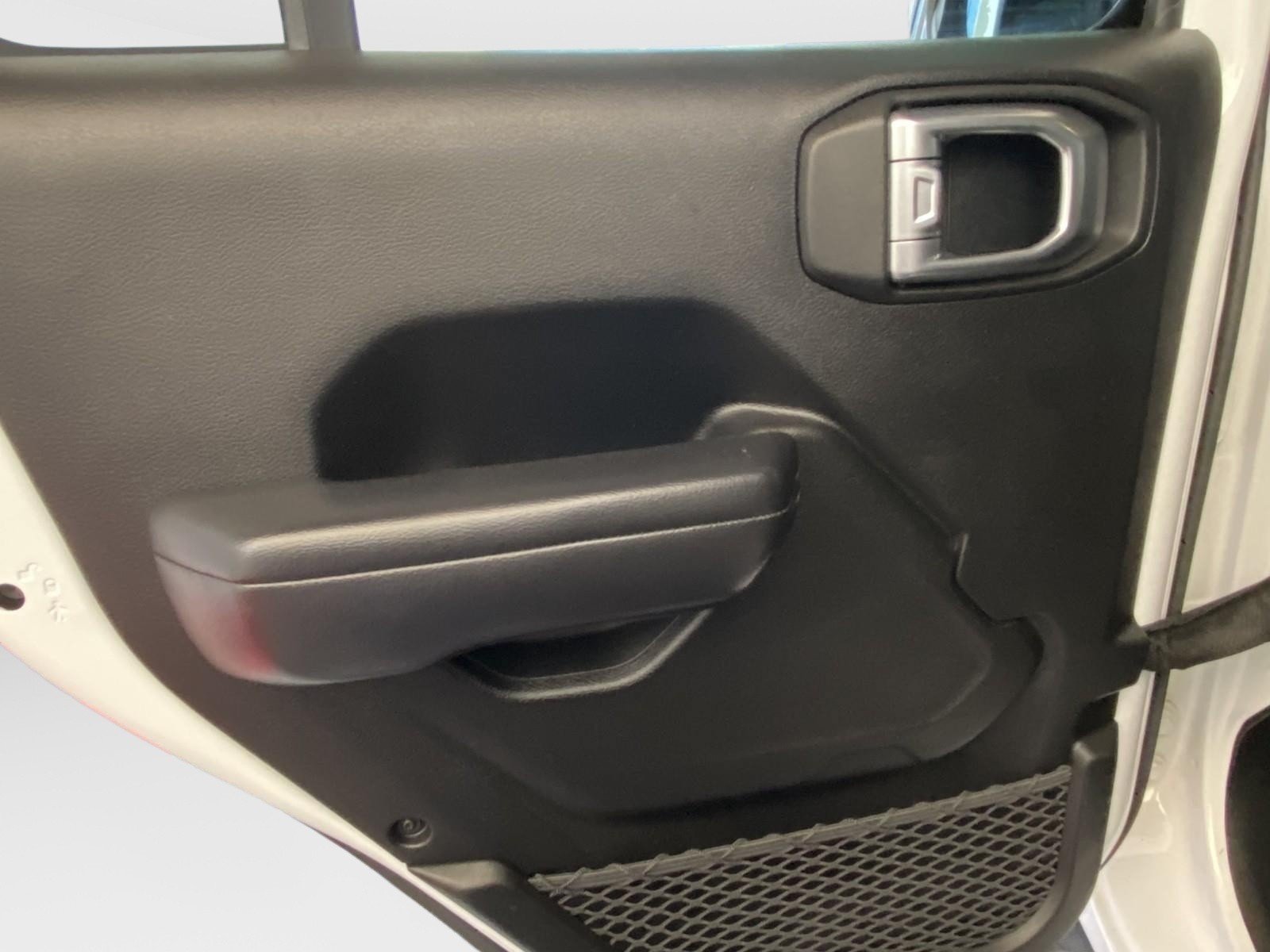 Used 2019 Jeep Wrangler Unlimited Rubicon AWD/4WD image 17