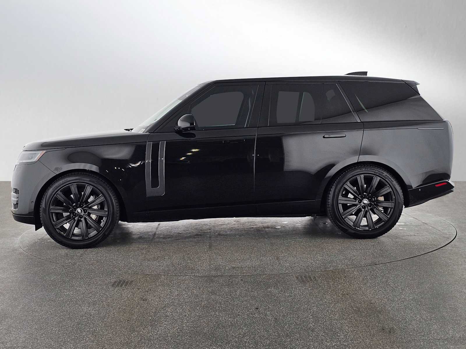 Used 2023 Land Rover Range Rover SE AWD/4WD image 2