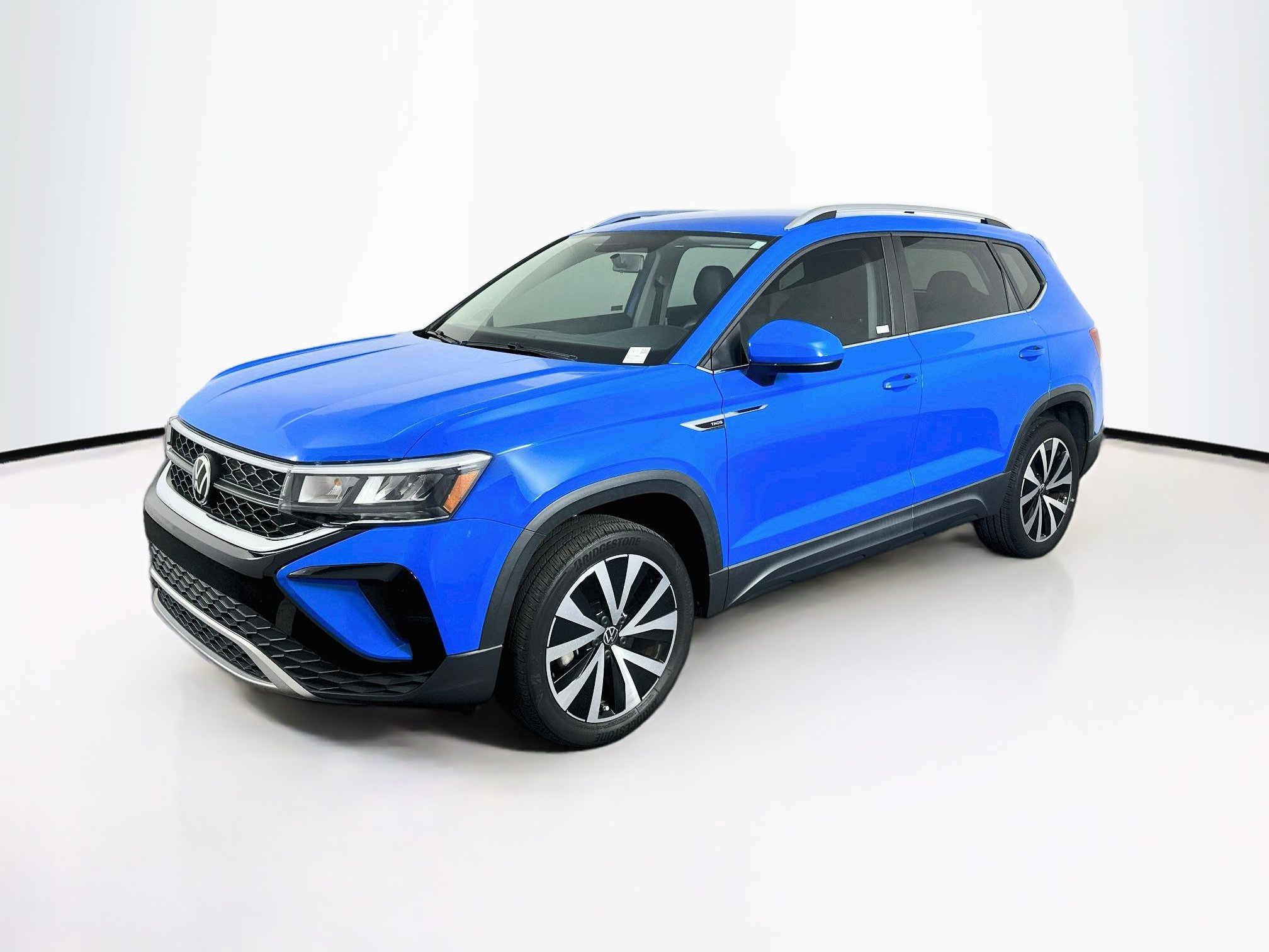 Used 2022 Volkswagen Taos SE FWD image 3