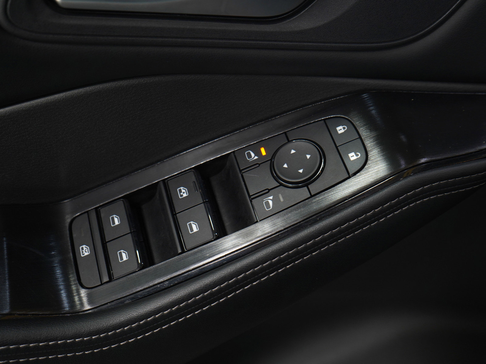 Used 2025 Nissan Rogue SV image 23