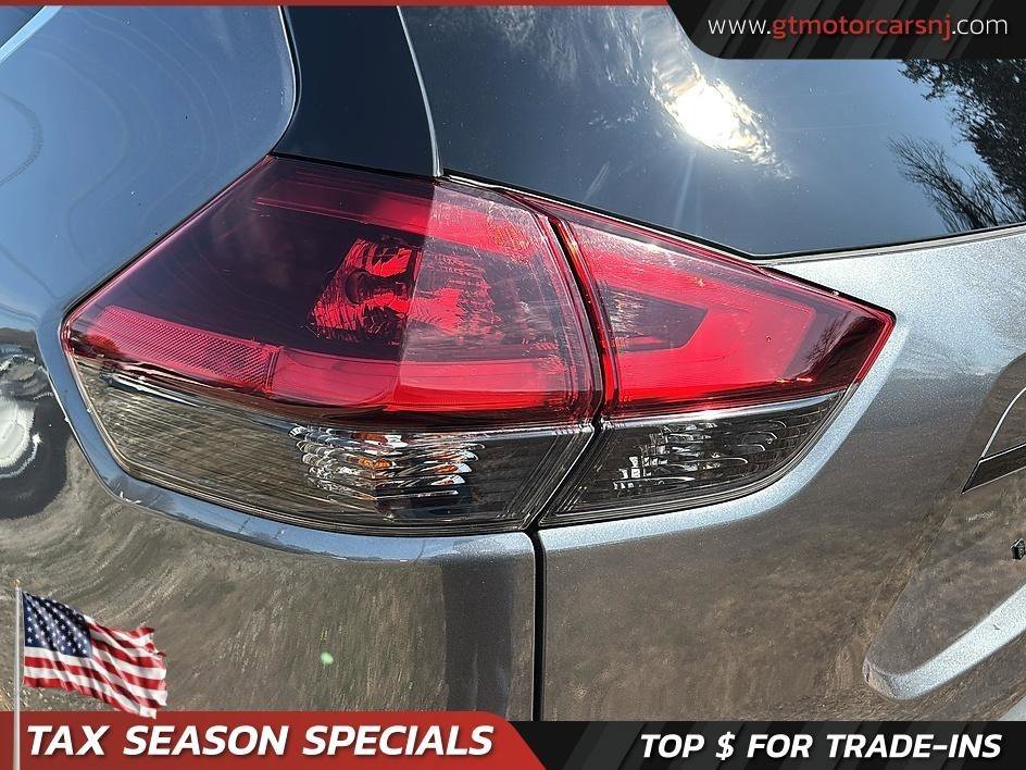 Used 2018 Nissan Rogue SV image 12