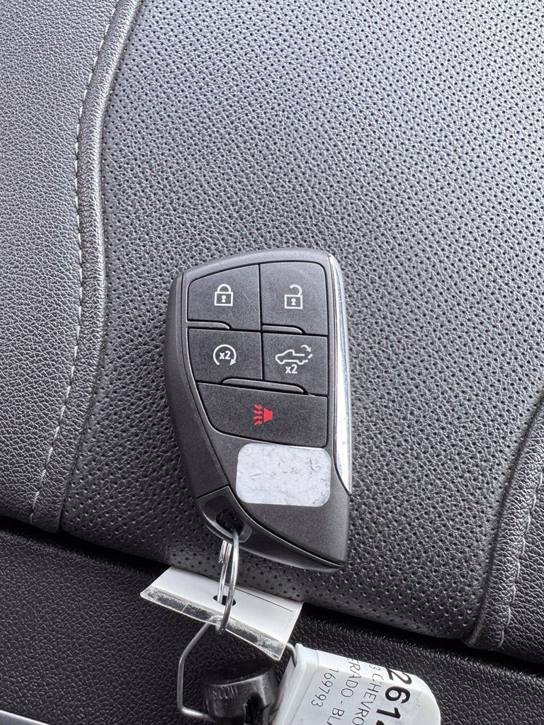 Used 2023 Chevrolet Silverado 1500 LTZ AWD/4WD image 34
