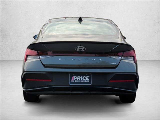 Used 2025 Hyundai Elantra SEL FWD image 6