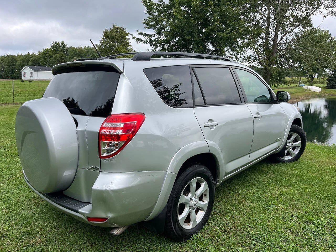 Used 2011 Toyota RAV4 Limited AWD/4WD image 9
