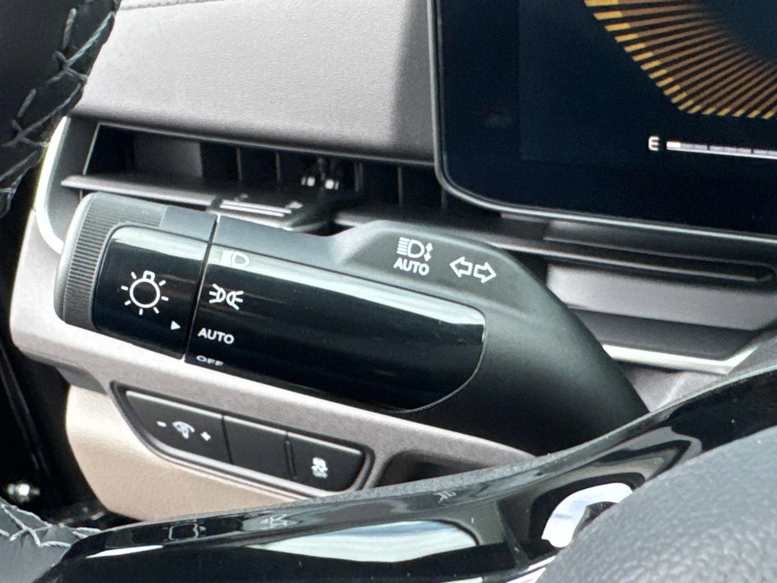 New 2026 Kia Carnival EX FWD image 30