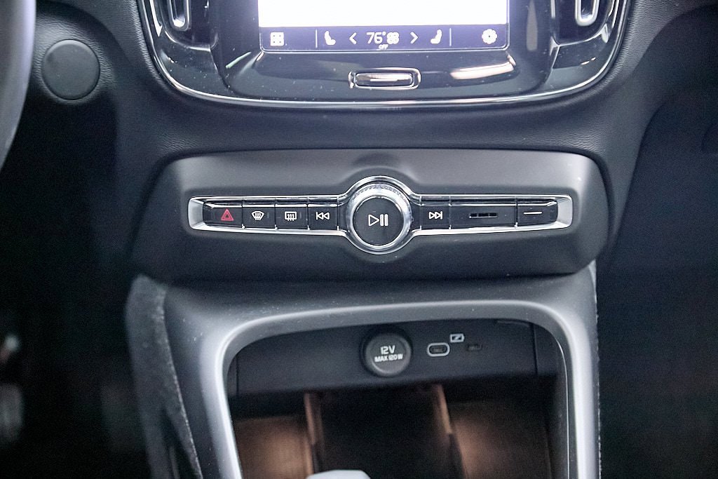 Certified 2023 Volvo C40 Recharge Core w/ Protection Package Premier image 29