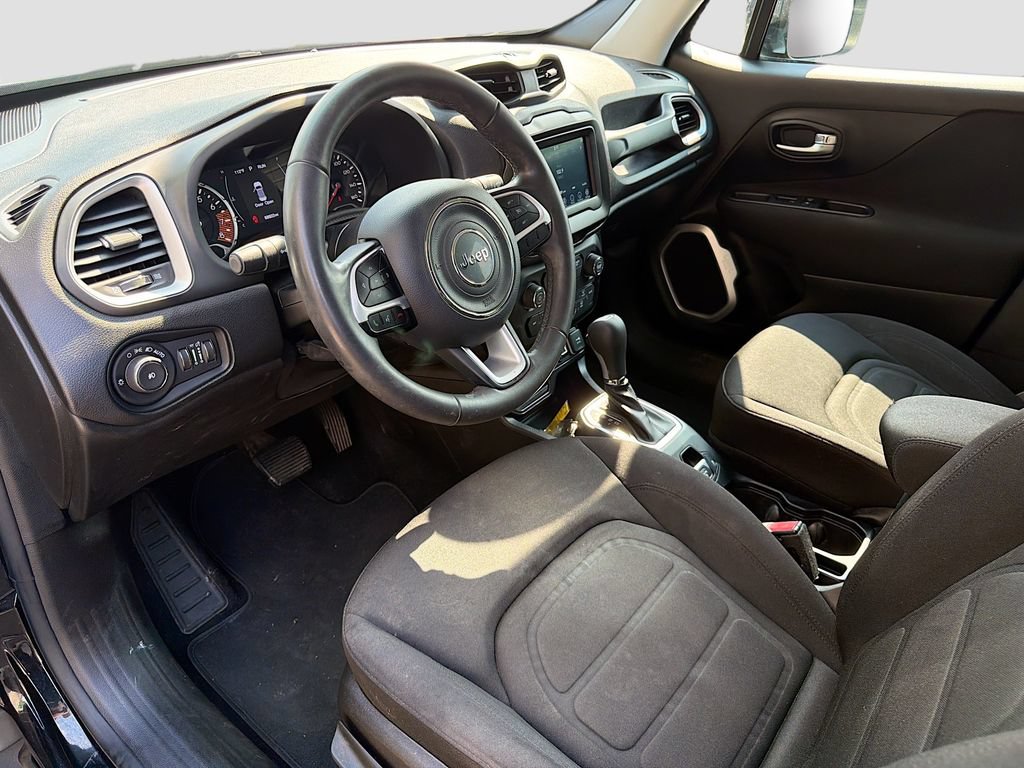 Used 2019 Jeep Renegade Latitude FWD image 25
