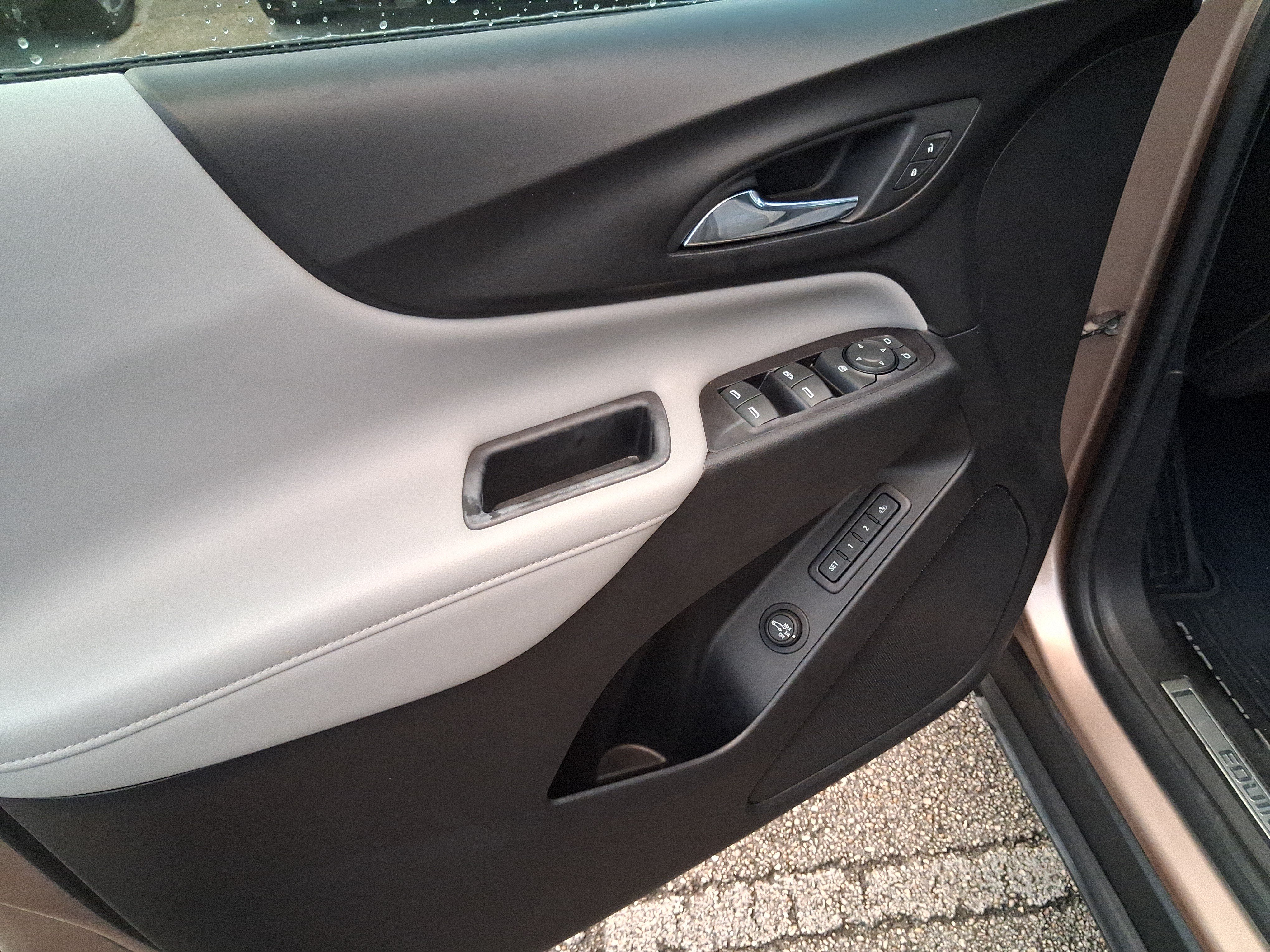 Used 2019 Chevrolet Equinox Premier FWD image 13
