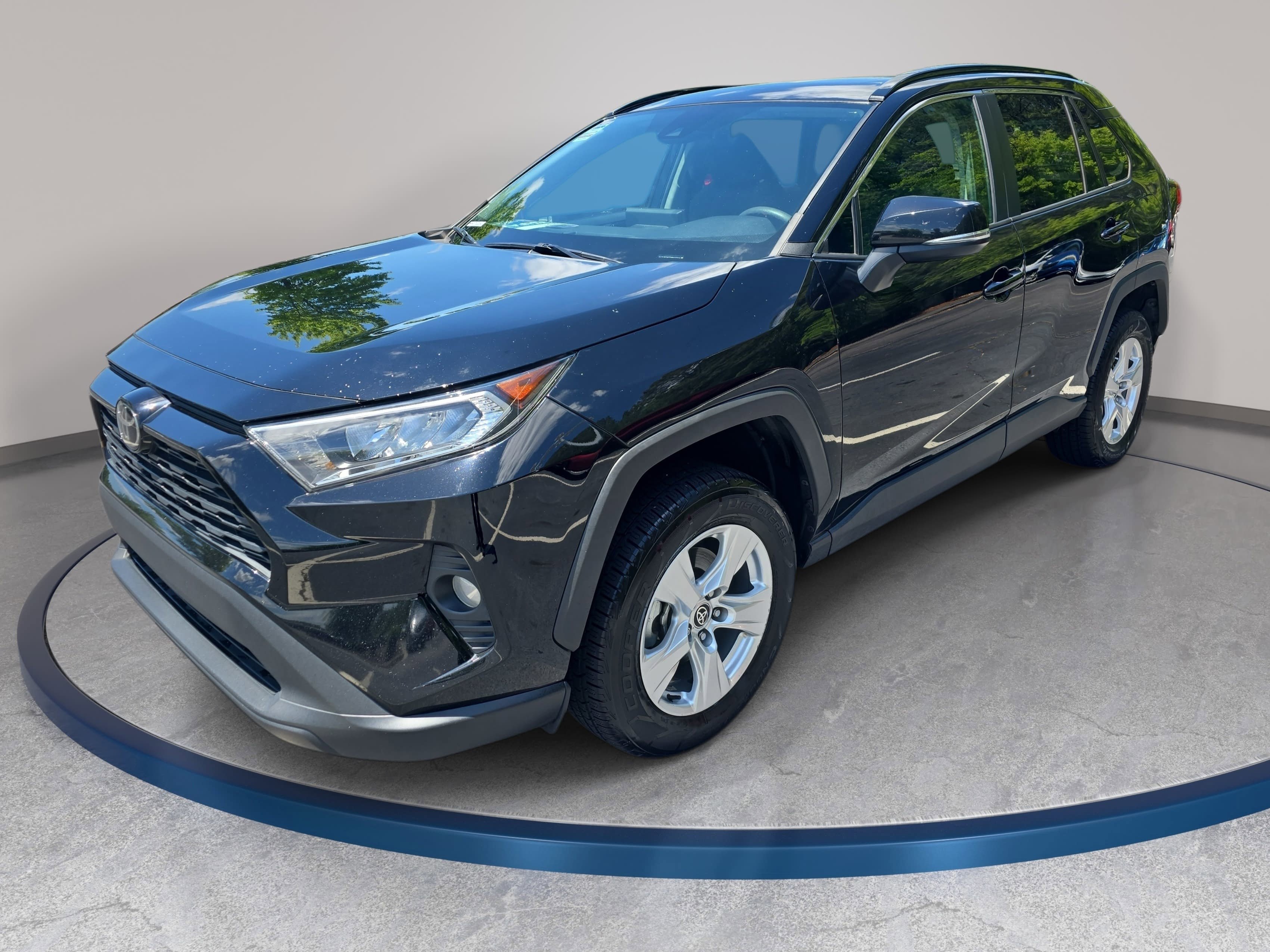 Used 2021 Toyota RAV4 XLE w/ Convenience Package FWD video 1
