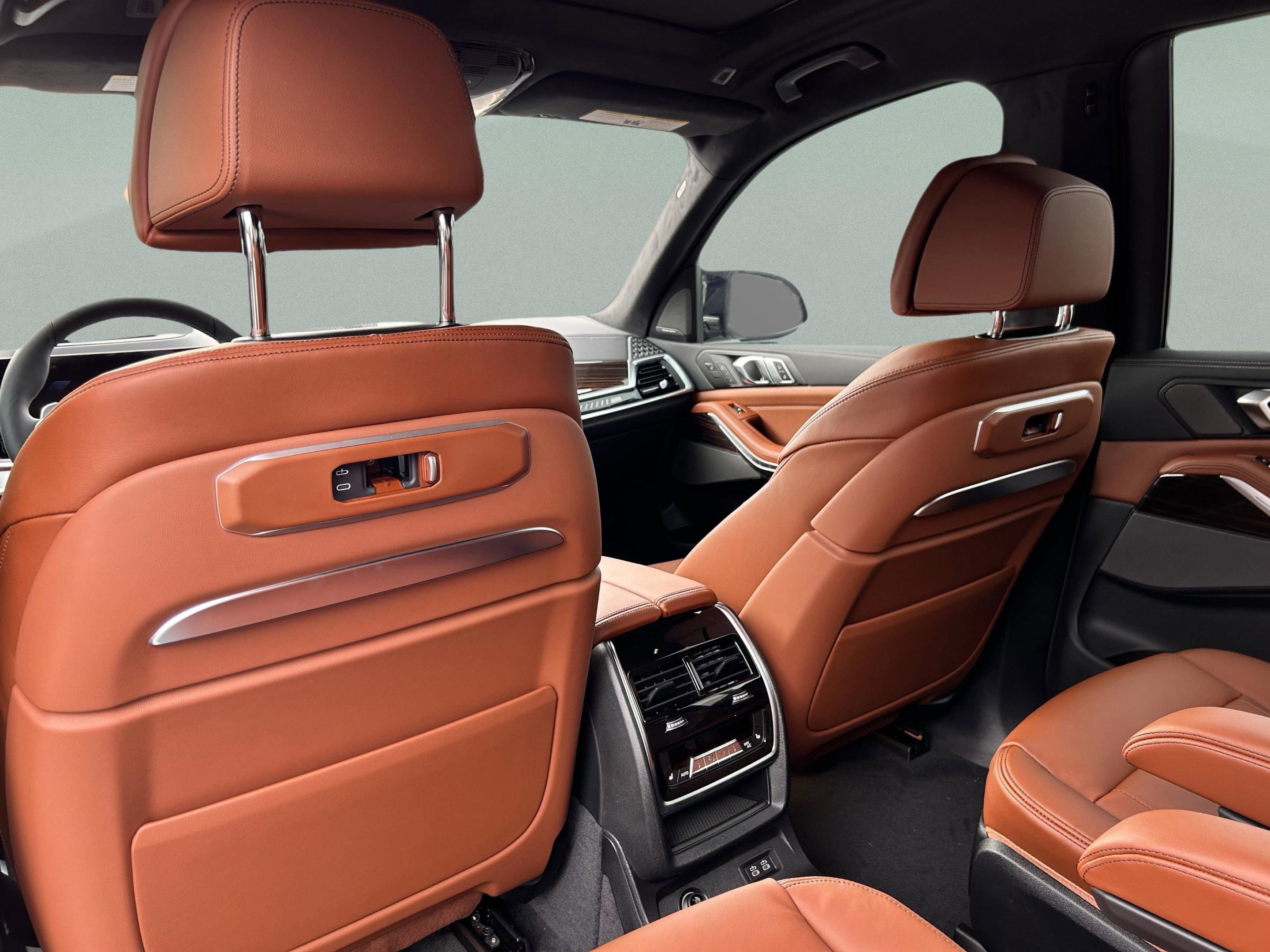 Used 2026 BMW X7 M60i image 25