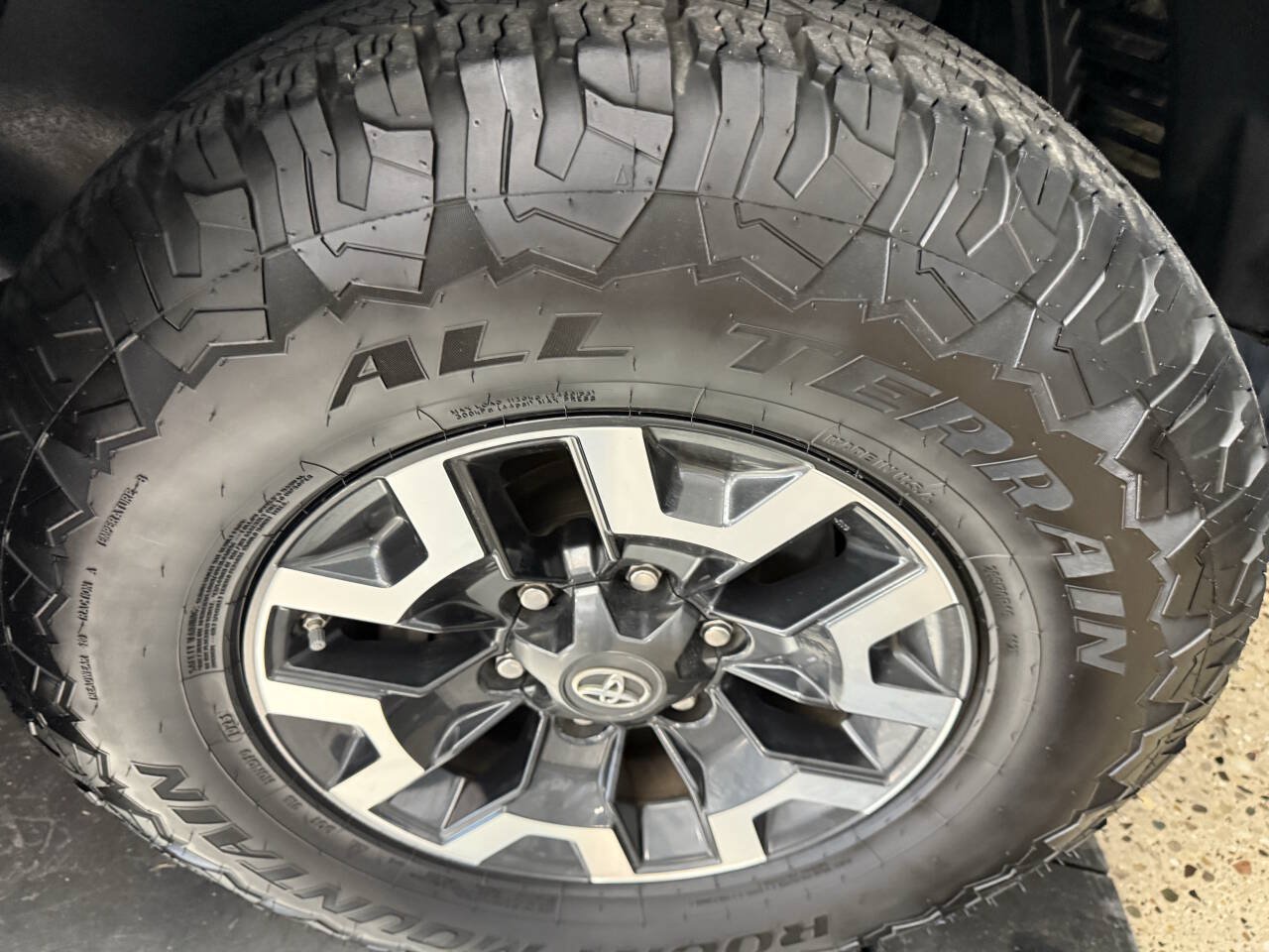 Used 2020 Toyota Tacoma TRD Off-Road w/ Technology Package AWD/4WD image 39