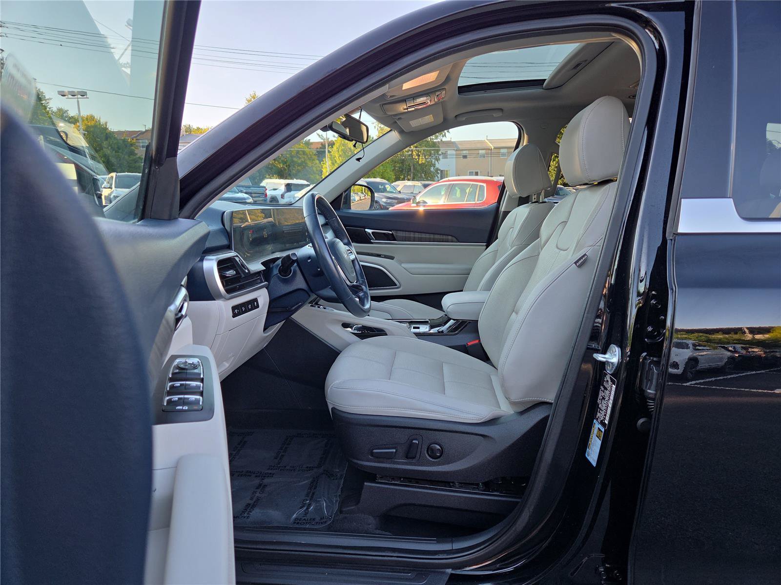 Certified 2023 Kia Telluride EX w/ EX Captain's Chair Package AWD/4WD image 12