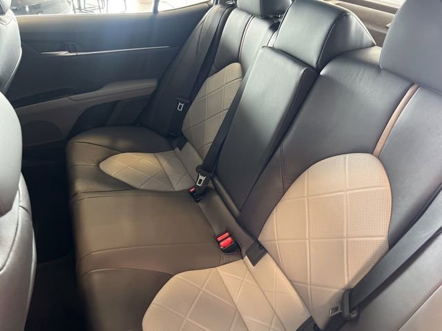 Used 2018 Toyota Camry XLE FWD image 19