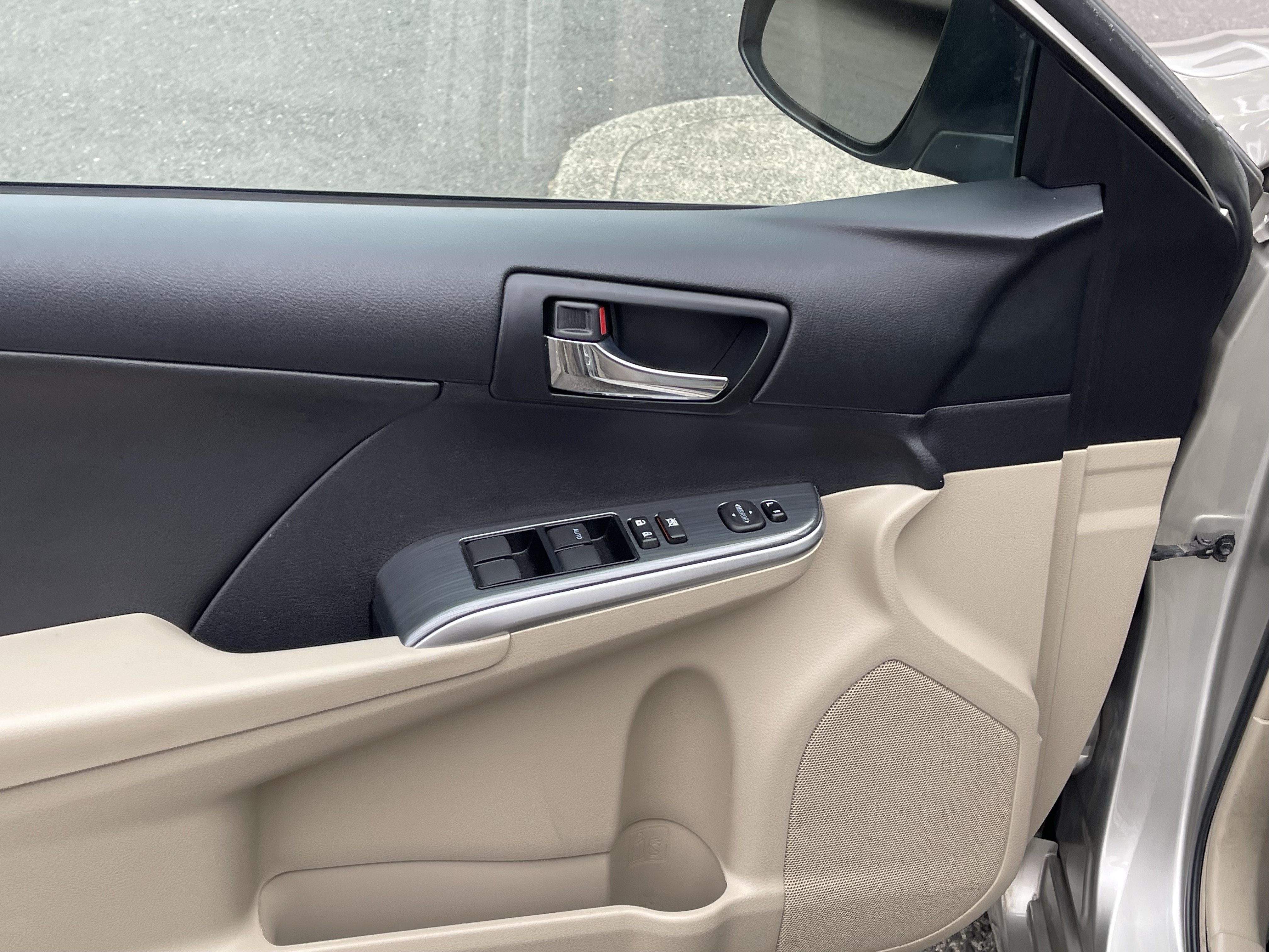 Used 2014 Toyota Camry LE FWD image 16