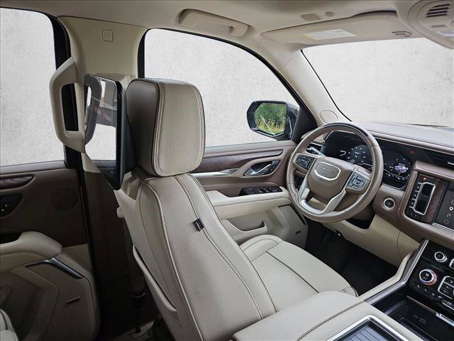 Used 2023 GMC Yukon Denali w/ Denali Reserve Package AWD/4WD image 2