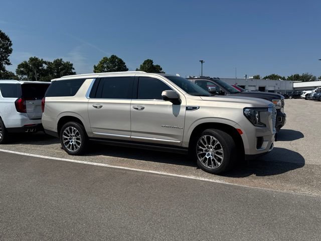 Used 2021 GMC Yukon XL Denali w/ Denali Premium Package AWD/4WD image 7