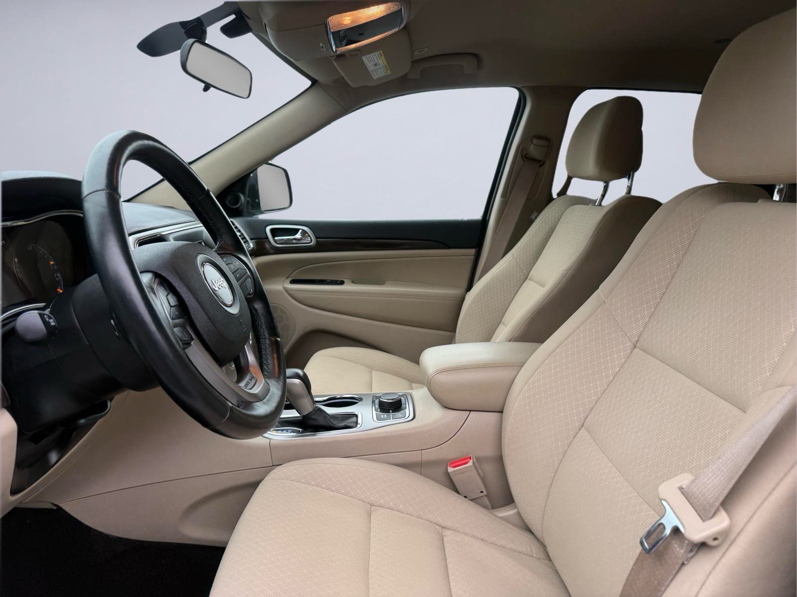 Used 2018 Jeep Grand Cherokee Laredo AWD/4WD image 16